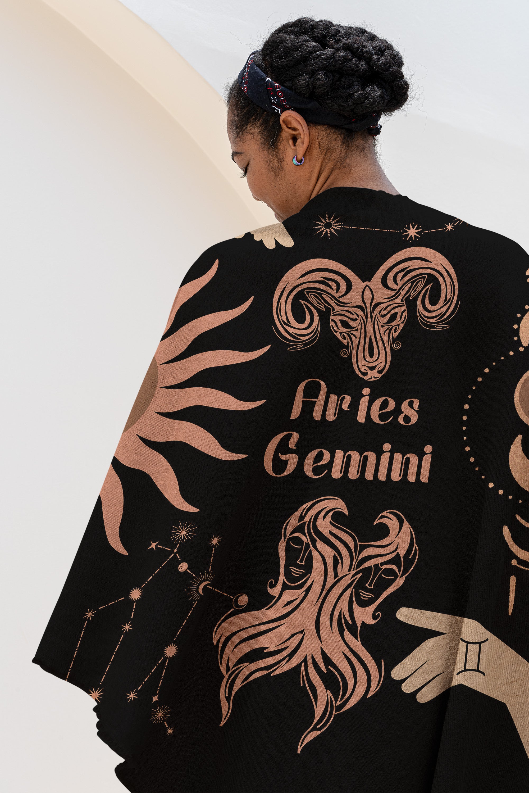 Woven tapestry throw blanket featuring the Aries and Gemini zodiac symbols. Perfect for astrology enthusiasts, this cotton throw blanket adds a touch of boho style and celestial charm to your home decor.